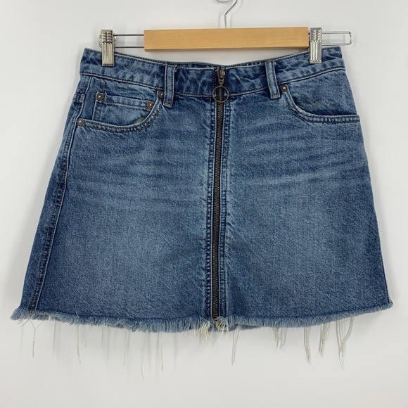 Free People Zip It Up Frayed Hem Denim Mini Skirt Sz 27 - Picture 2 of 11